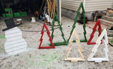 Outdoor holiday decorations.png