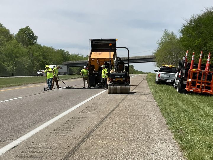 PotholePatchingCrewI24LyonCountyPic