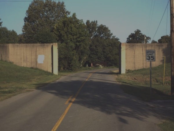 A photo of the KY 923 flood gate in Sturgis.