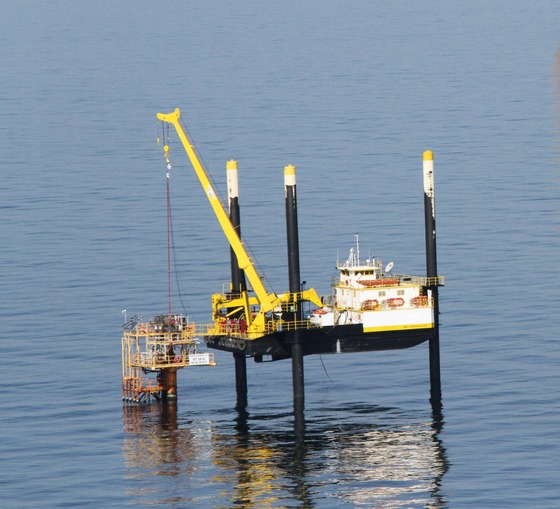 US51BridgeProjLiftBoatFilePicJune2024