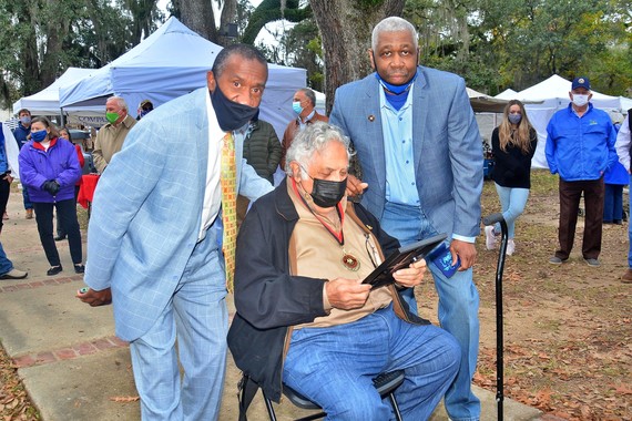 group photo of mayor and billy