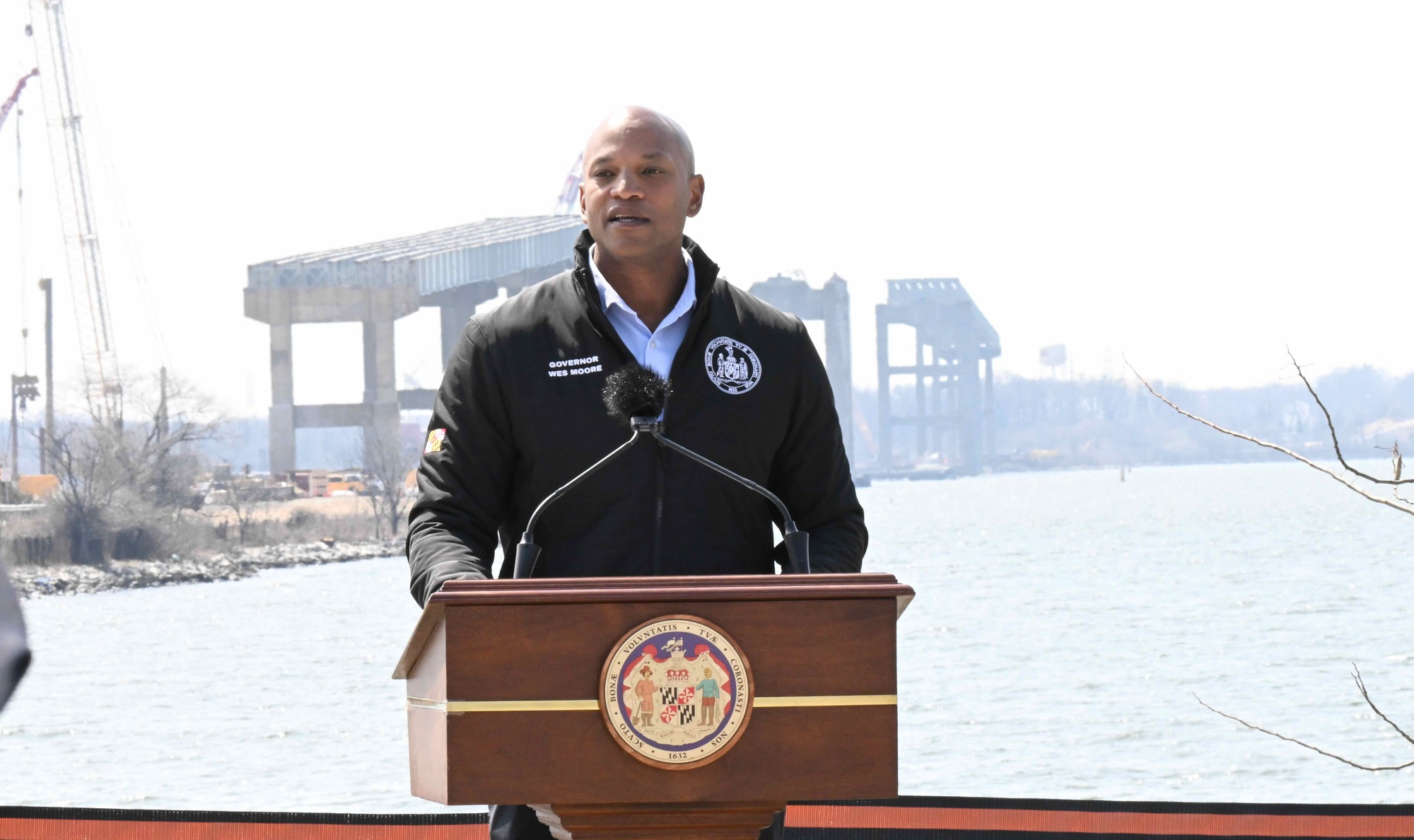 Governor Moore at lecturn, speaking