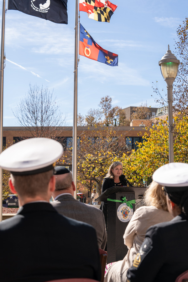 Councilmember Luedtke honors veterans at an Operation Green Light event