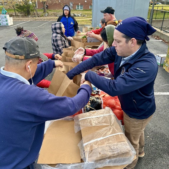 A picture of Councilmember Glass loading food into grocery bags