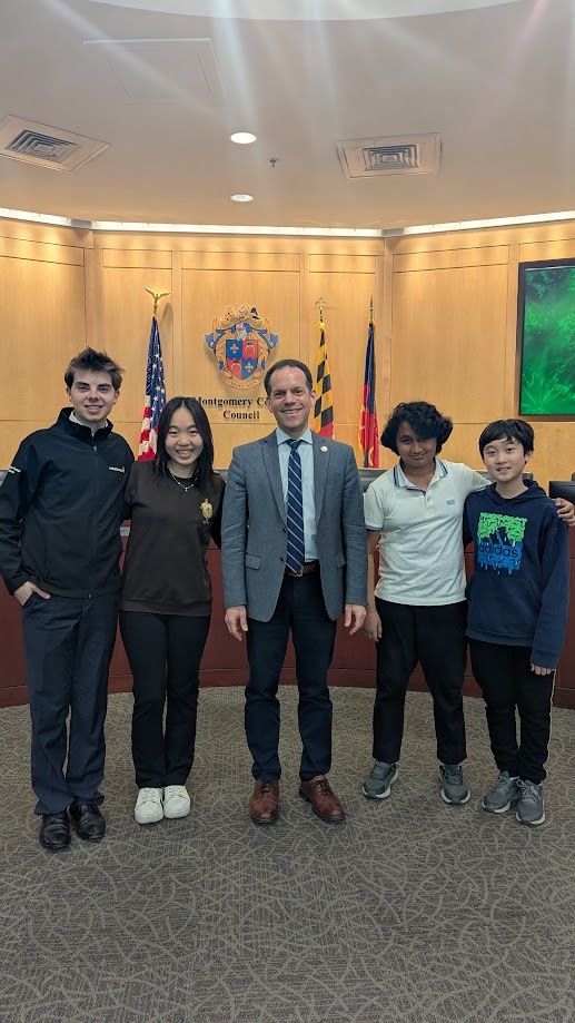 Councilmember Glass stands in the middle of the four high school students on the Executive Board of Eco MoCo.