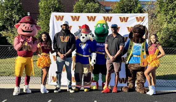 Commanders players, cheerleaders and mascots