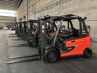 Electric forklifts