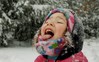 EFRANS Winter child catching snowflakes