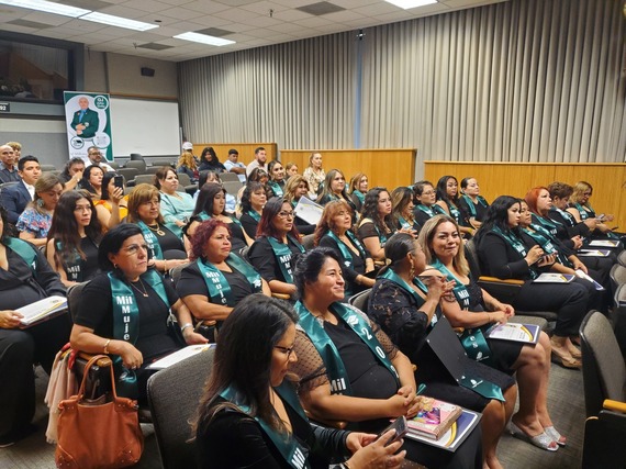 MIL MUJERES GRADUACION