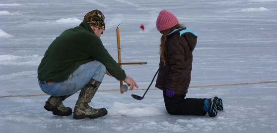 Setting an ice fishing trap on Range Pond.