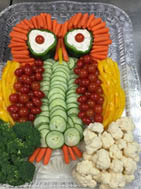 Vegetable tray arranged in the shape of an owl.