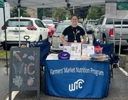 A WIC staff person at the farmers market