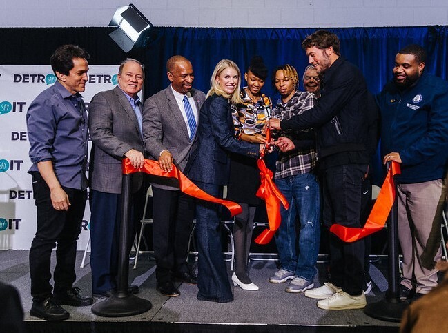 Detroit Play Center ribbon cutting pic