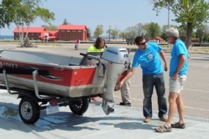 Volunteers showing boater techniques to prevent spread of invasive species