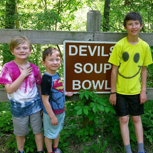 grandkids in front of Devil's Soup Bowl sign