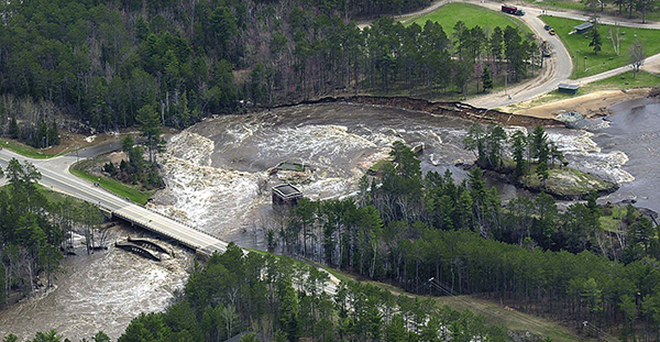 An aerial photograph shows the breach of the Tourist Park Dam during the May 2003 Dead River flood.