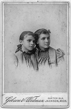 A historic photo shows the two Mann sisters.