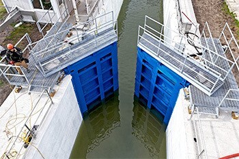 bird's-eye view of Cheboygan lock with blue gates