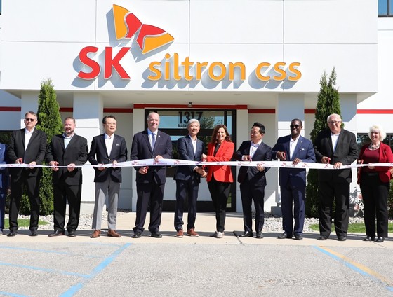 SK-ribbon-cutting