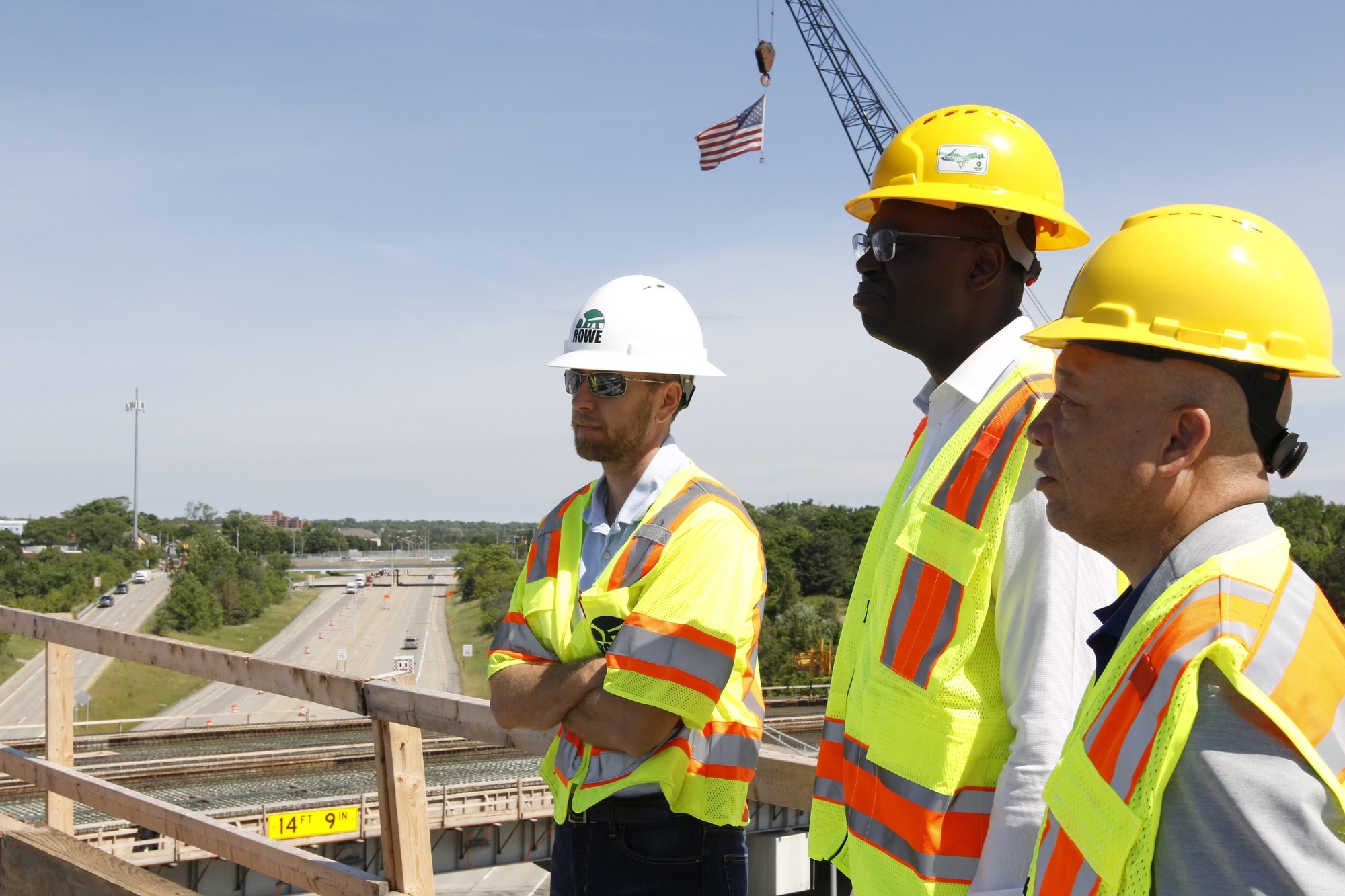  Lt. Governor Gilchrist Tours Rebuilding Michigan Project in Flint 