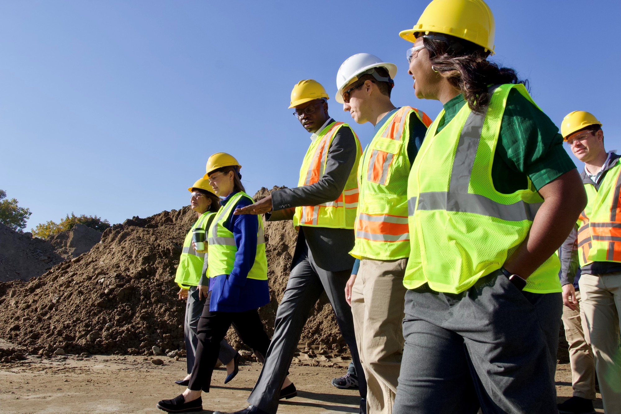 Lt. Gov, Gilchrist tours the Rebuilding Michigan I-496 project 