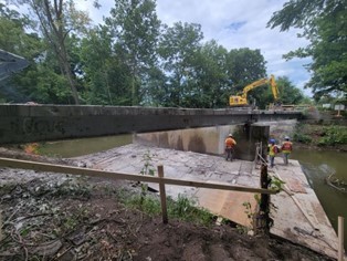 photo showing work on bridge 