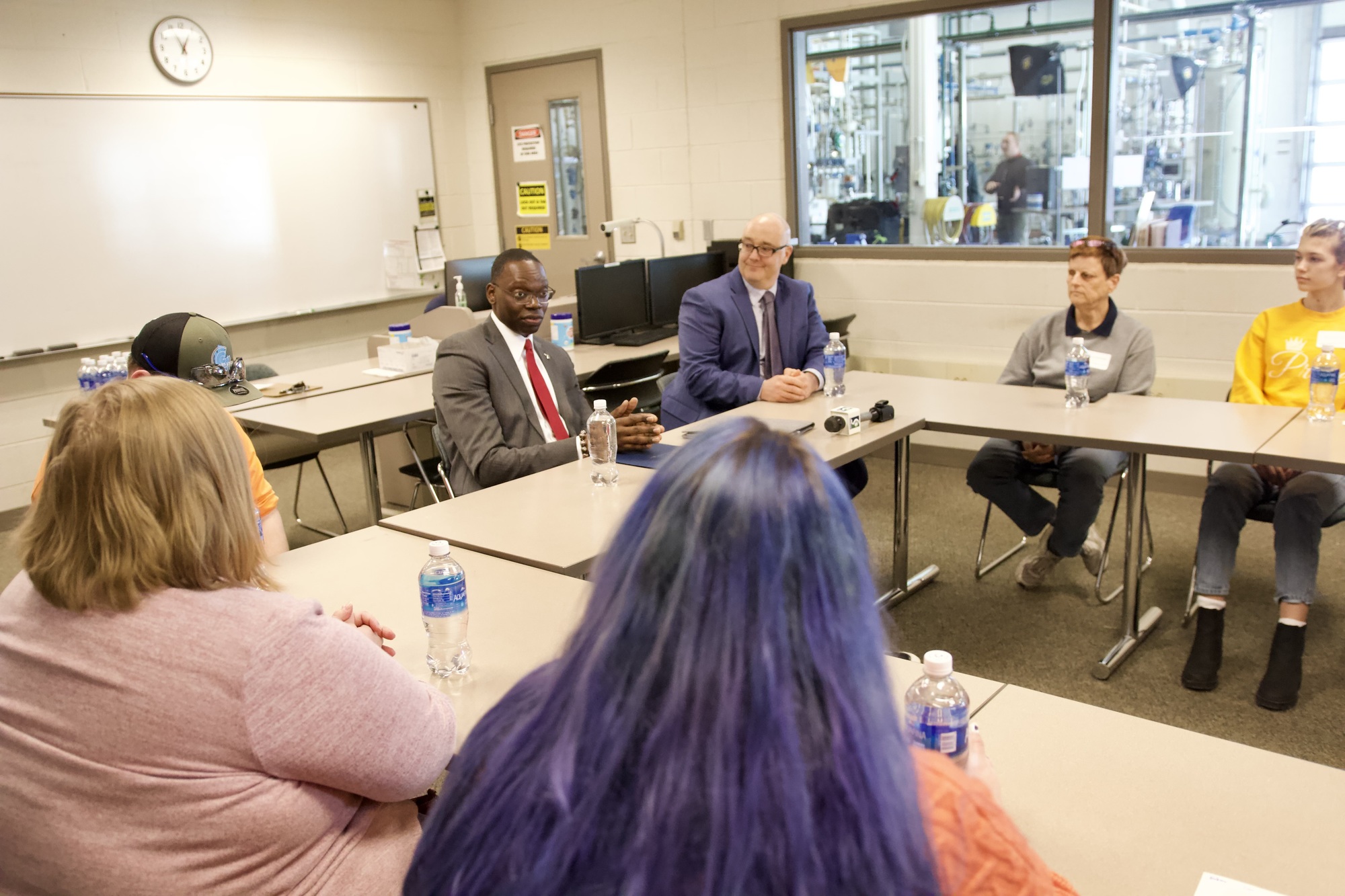Lieutenant Governor Gilchrist sitting with students and Delta College president