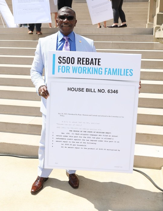 whitmer-proposes-500-rebate-checks-for-michigan-working-families