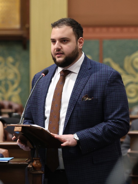Rep. Farhat delivers remarks on his bill on the Michigan House floor. 