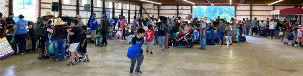 Wide shot of indoor attendees of the Bienvenidos event
