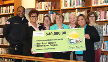 Hoyt Library Staff receive a check from Consumer's Energy