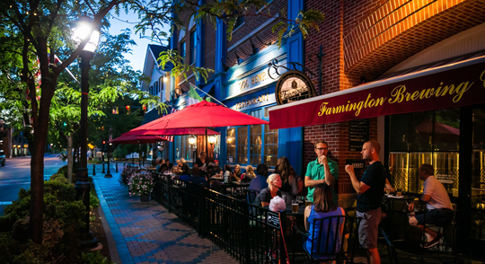 Outdoor Dining in Downtown Farmington