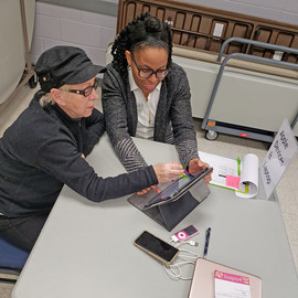 teens helping seniors