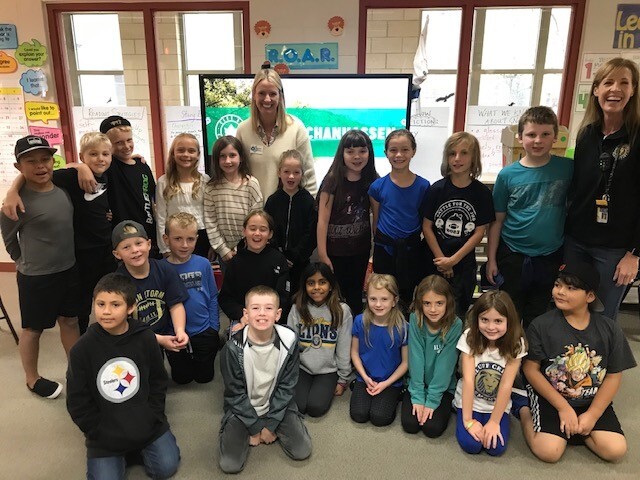 Photo of third-grade class with Mayor Ryan at Bluff Creek Elementary. 