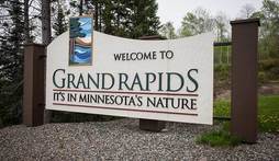 Welcome to Grand Rapids sign