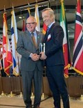 Govoner Walz honors Uponor for trade