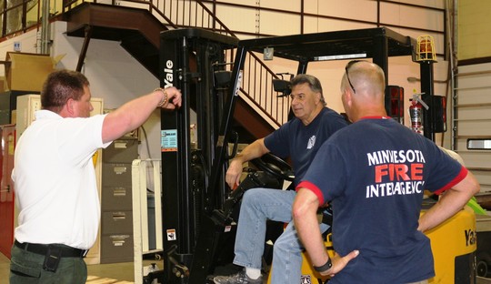 Tom Staydohar coordinates with a MNICS Type 2 Initial Attack Crew as they prepare for an assignment out West during the 2016 season. 