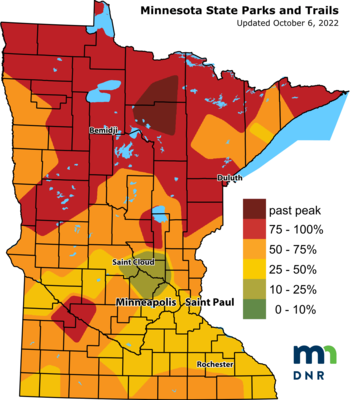 Map of the state of Minnesota with sections in green, yellow and red denoting fall color change in different regions.
