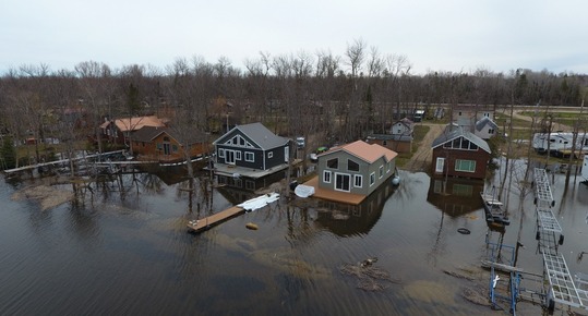 Drone shot of lakeshore flooding on Pine Lake, 2019