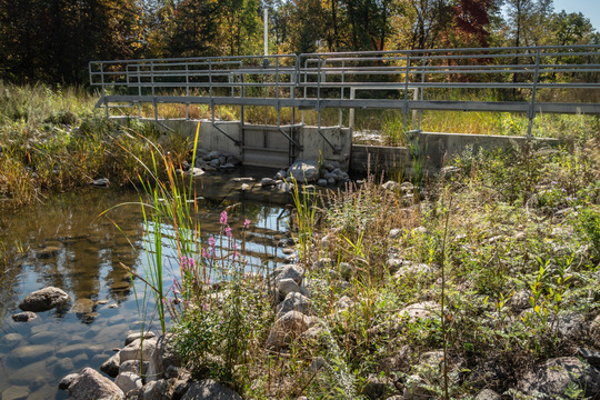 Pine Lake outlet gate from downstream side. The rock arch rapids are outside the photo, to left. 