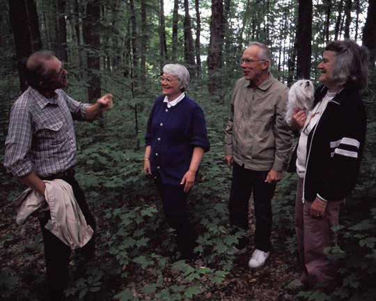 DNR employee speaking with Rice-Boltuck