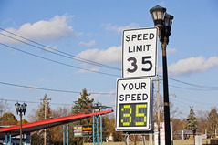 Speed monitoring sign