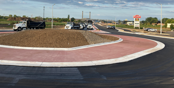 Crews pave final lift at Mill Ave. roundabout