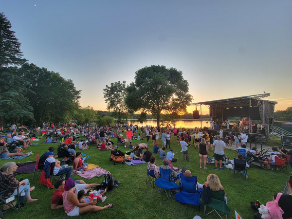 Guests during 4th of July event at Round Lake Park