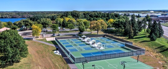 Aerial shot of pickeball courts at Staring Lake Park