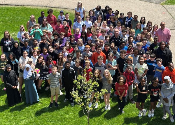 Officer Rob with Eden Lake students