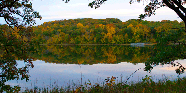 fall color along Signalness Lake at Glacial Lakes State Park