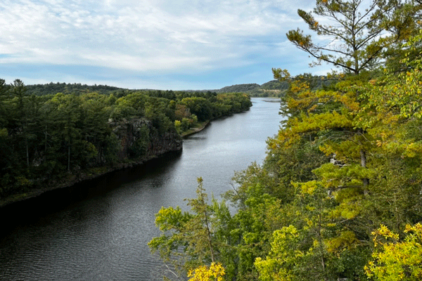 Image of fall color at Interstate State Park