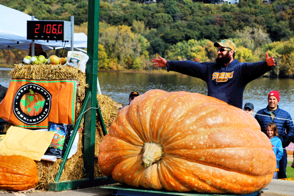 Stillwater-Harvest-Festival-giant-pumpkin_Thomas-Wieland-600x400