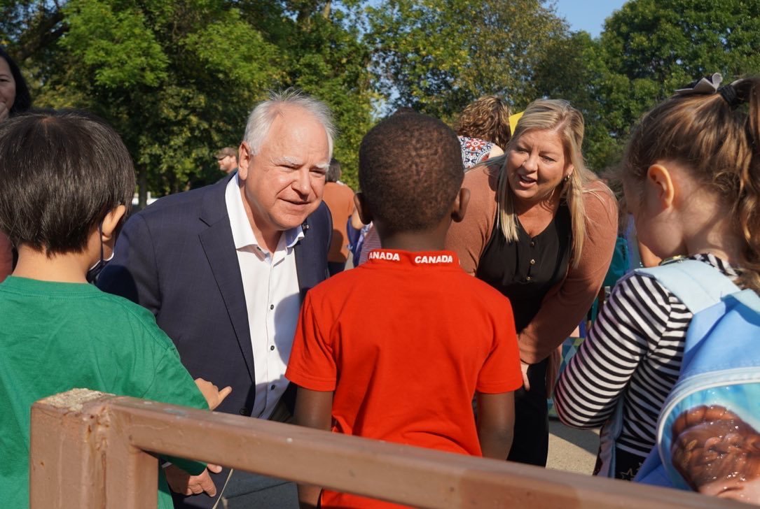 Governor Walz and Commissioner Muller talk to two students 